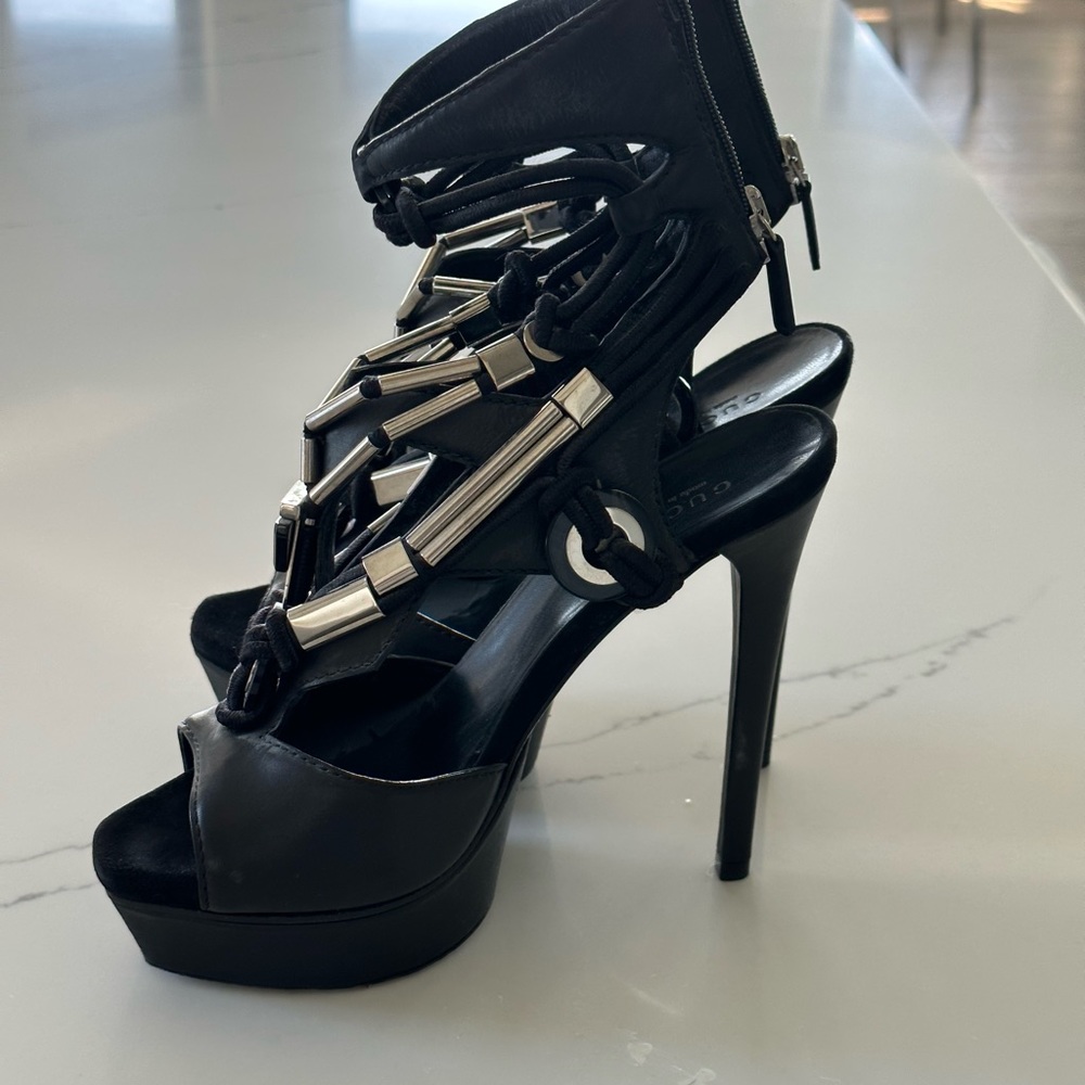 Authentic Gucci heels. Size 36. Black